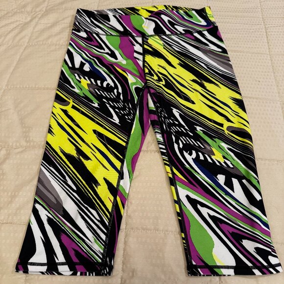Fabletics, Define Mid-Rise Crop Legging, Medium, Carnival Print - Picture 4 of 5
